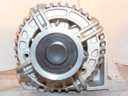 Dynamo 140A. Volvo nieuw