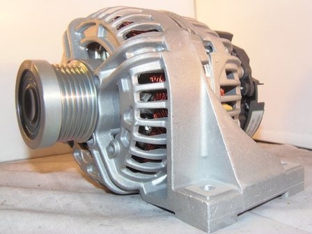 Dynamo 140A. Volvo nieuw