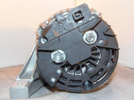 Dynamo 140A. Volvo nieuw