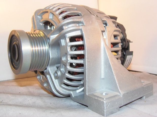 Dynamo 140A. Volvo nieuw